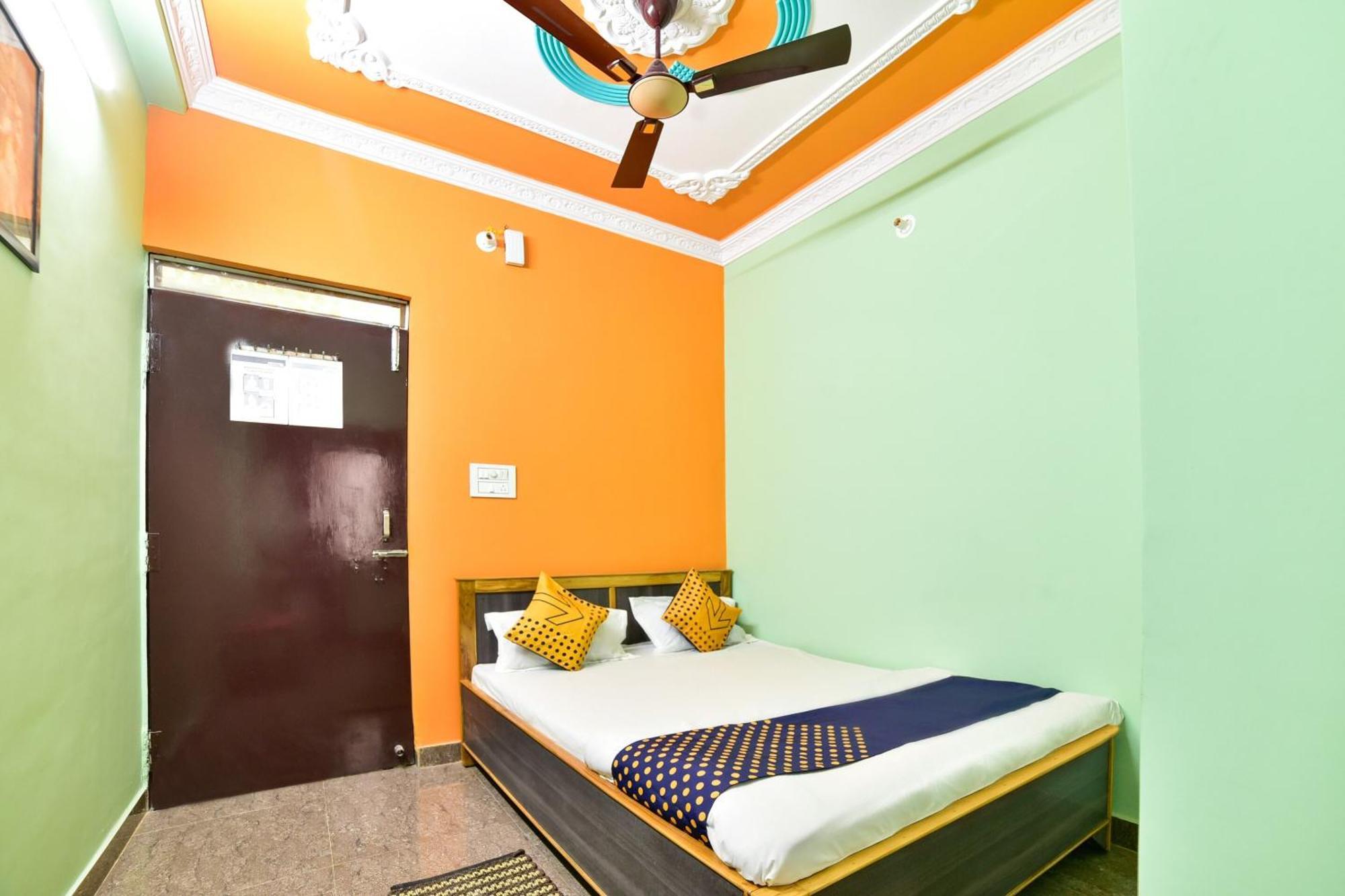 SPOT ON 76526 Devlok Guest House Patna  Eksteriør bilde